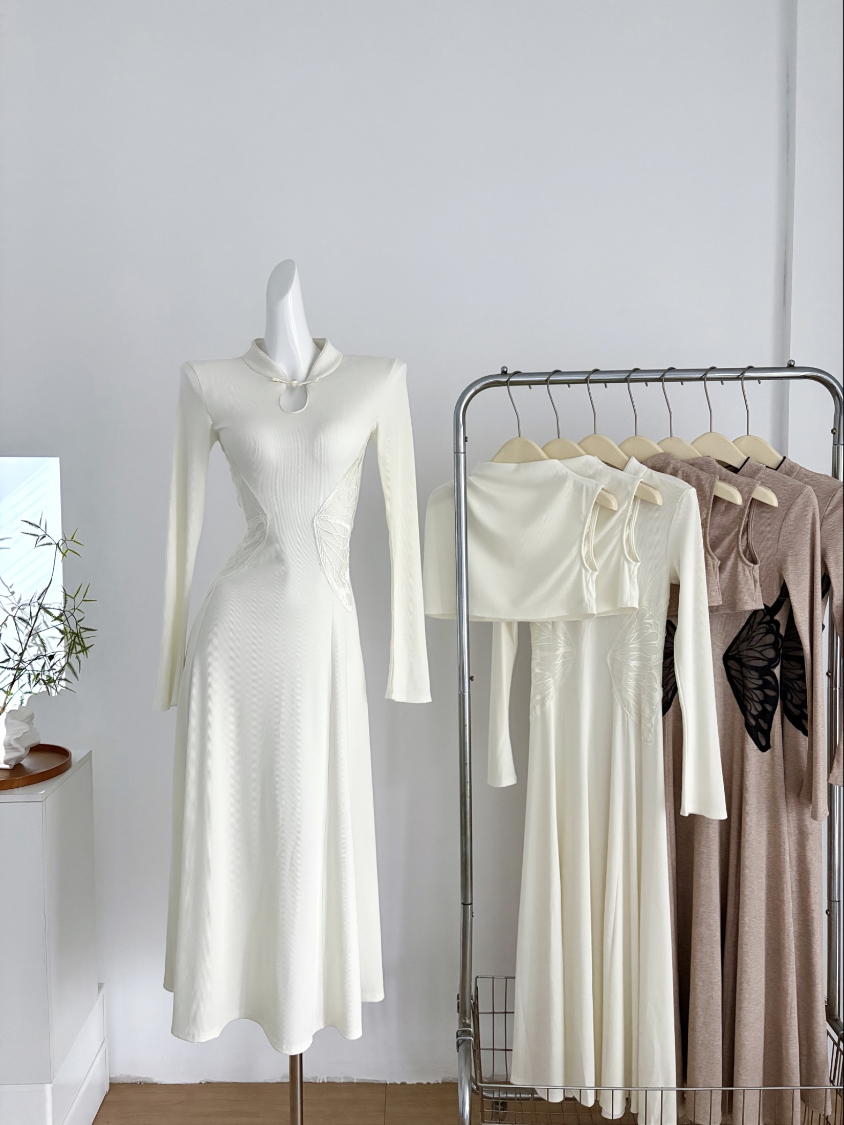 new-chinese-style-embroidered-waist-dress-with-detachable-cape New Chinese Style Embroidered Waist Dress with Detachable Cape