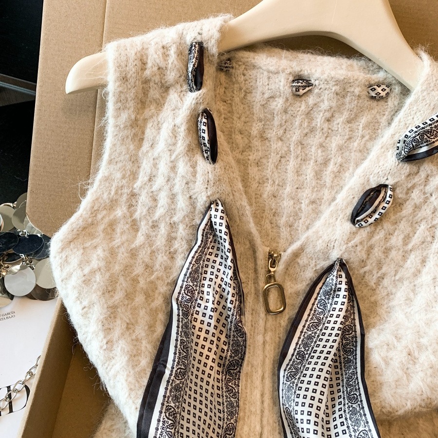 Retro Sleeveless Knit Vest with Scarf and Zip Front